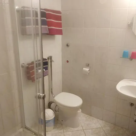 Budavar فندق مبيت وإفطار 3*