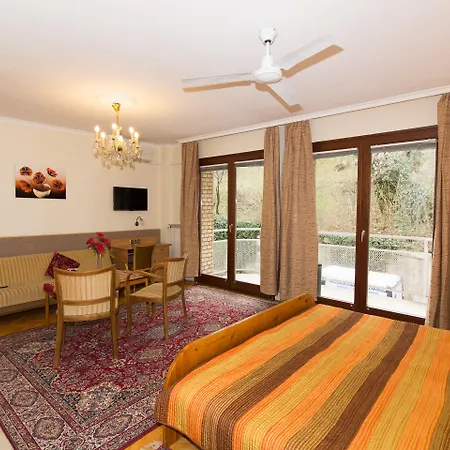 Budavar فندق مبيت وإفطار