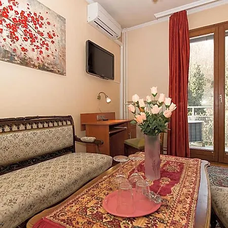 Budavar Bed & Breakfast