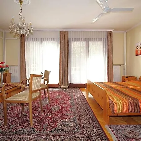 Budavar Bed & Breakfast