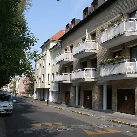 Budavar Bed & Breakfast 3*