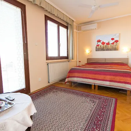 Oda ve Kahvaltı Budavar 3*