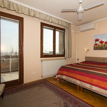 Budavar Oda ve Kahvaltı 3*